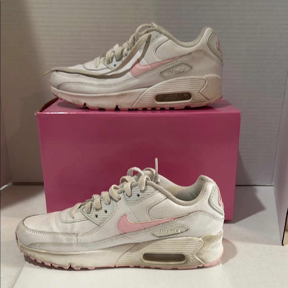 Nike White and Pink Sneakers Air Max Comfort
